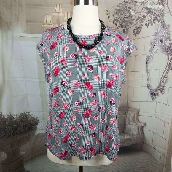 Elle Tops - 💄 2/$25 Elle Floral Houndstooth Blouse